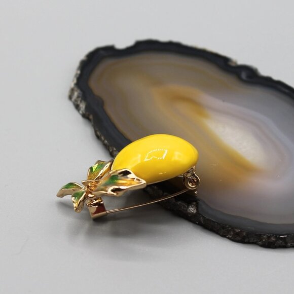 Jewelry pin brooch lemon fruit nature yellow gold tone fun fashion new - Picture 6 of 14